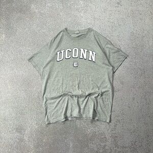 Vintage Y2K Delta Pro Weight uConn graphic tee